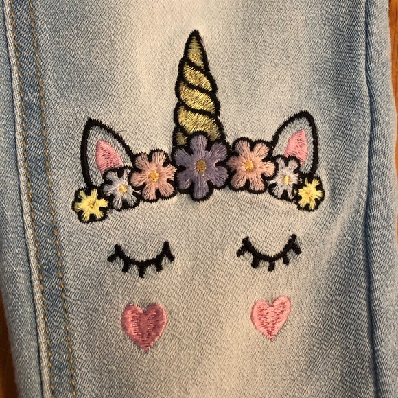 Beauties Unicorn Embroidery - Picture 2 of 4